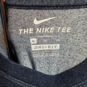 Nike Dri-Fit Short Sleeve Tee *missing swoosh*